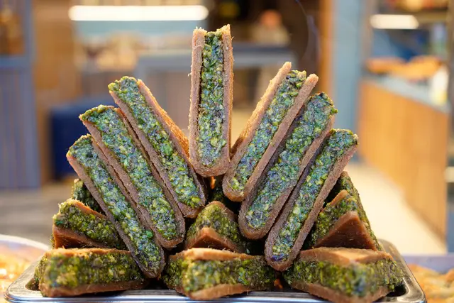 manoushe zaatar